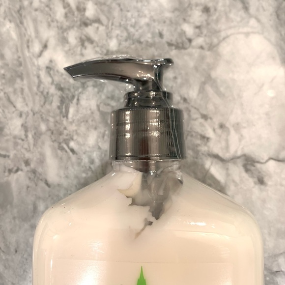 Hempz original body lotion - Picture 3 of 3